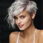 Transformer son look opter pour une coupe courte avec frange
